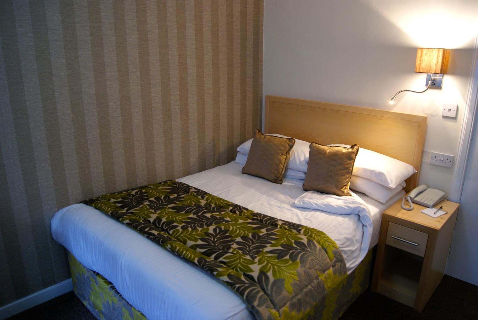 Selkirk Arms Hotel Керкубрі Номер фото