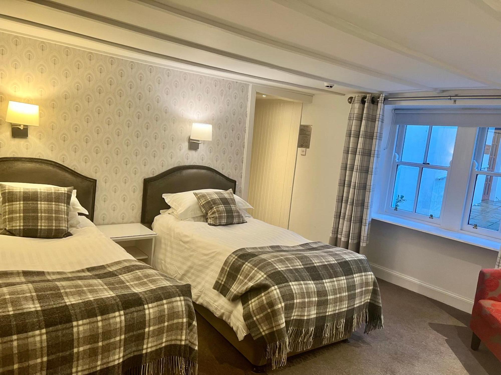 Selkirk Arms Hotel Керкубрі Екстер'єр фото